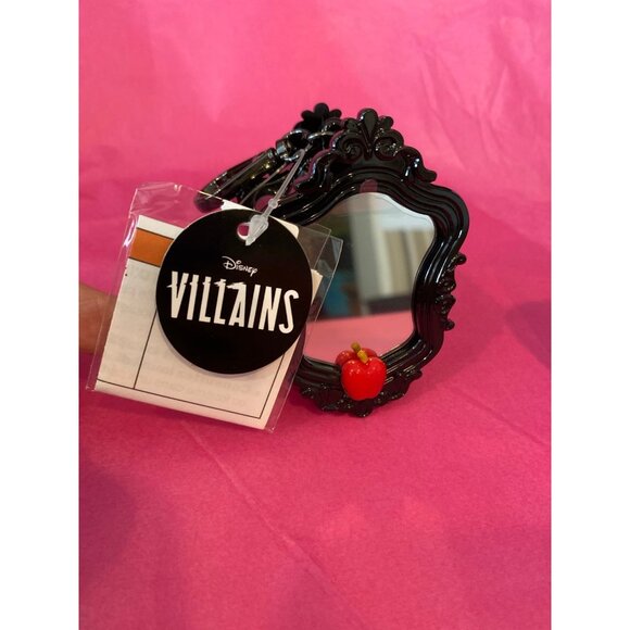 Bath & Body Works Evil Queen Light Up Mirror Pocketbac Holder Hand Sanitizer Gel - Picture 2 of 10